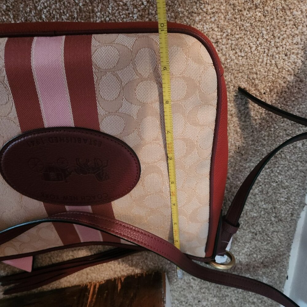 NWT Signature Coach Chaise Khaki Jacquard & Wine Leather Purse - Picture 9 of 14
